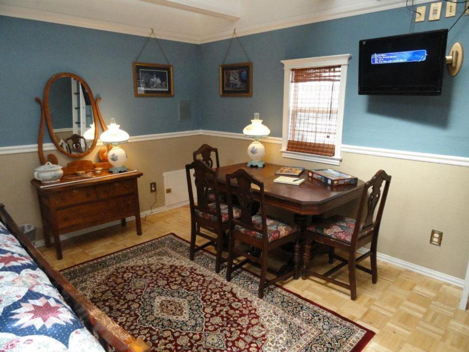 Book Nook Inn Lumberton Phòng bức ảnh